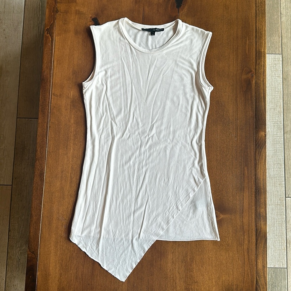 Women’s Small Harve Bernard sleeveless blouse